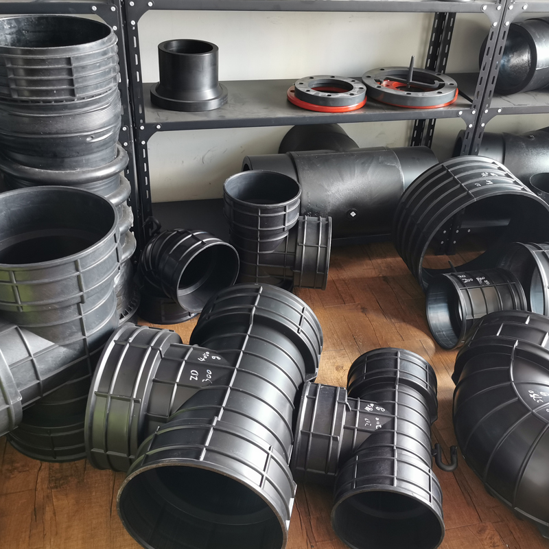 PE sewage pipe fitting mould